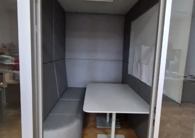 Výroba a montáž atypického akustického phoneboxu | ACO Marine Praha