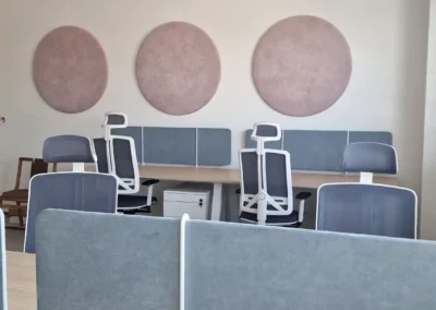Paravány mezi pracovními místy | Cosmonde Brno